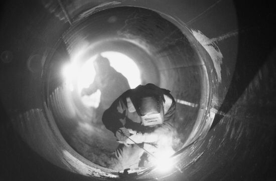 Construction of Urengoi-Pomary-Uzhgorod gas pipeline