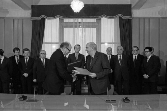 Signing USSR-PPR cultural and scientific cooperation plan