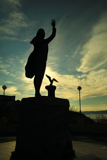 Monument Waiting Woman in Murmansk