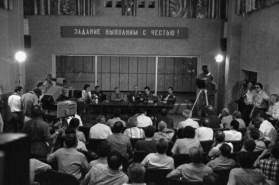 News conference with Soyuz T-6 crew