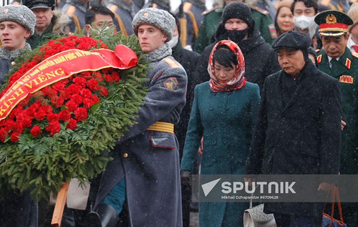 Russia Vietnam Wreath Laying