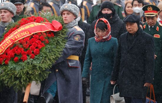 Russia Vietnam Wreath Laying