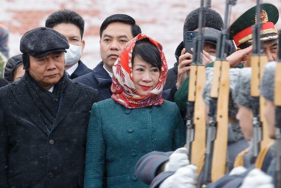 Russia Vietnam Wreath Laying