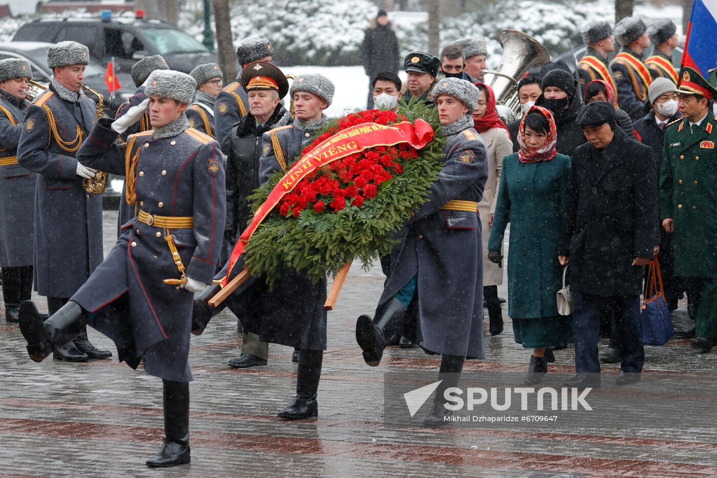 Russia Vietnam Wreath Laying