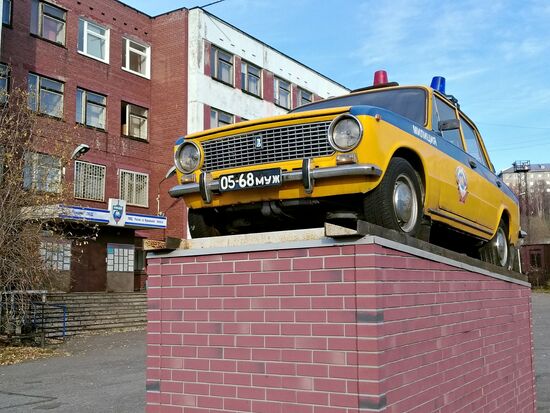 Monument to police patrol car in Murmansk