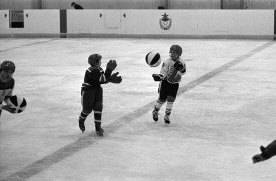 Canadian ice hockey player Wayne Gretzky in Moscow
