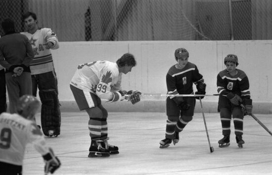Canadian ice hockey player Wayne Gretzky in Moscow