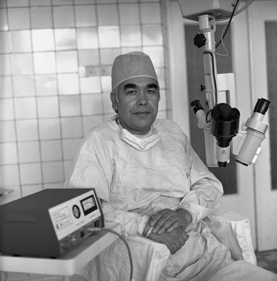 Turkmen ophthalmologist Narzy Nurmamedov