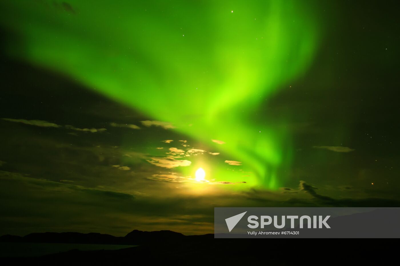 Northern lights over Barents Sea near Teriberka