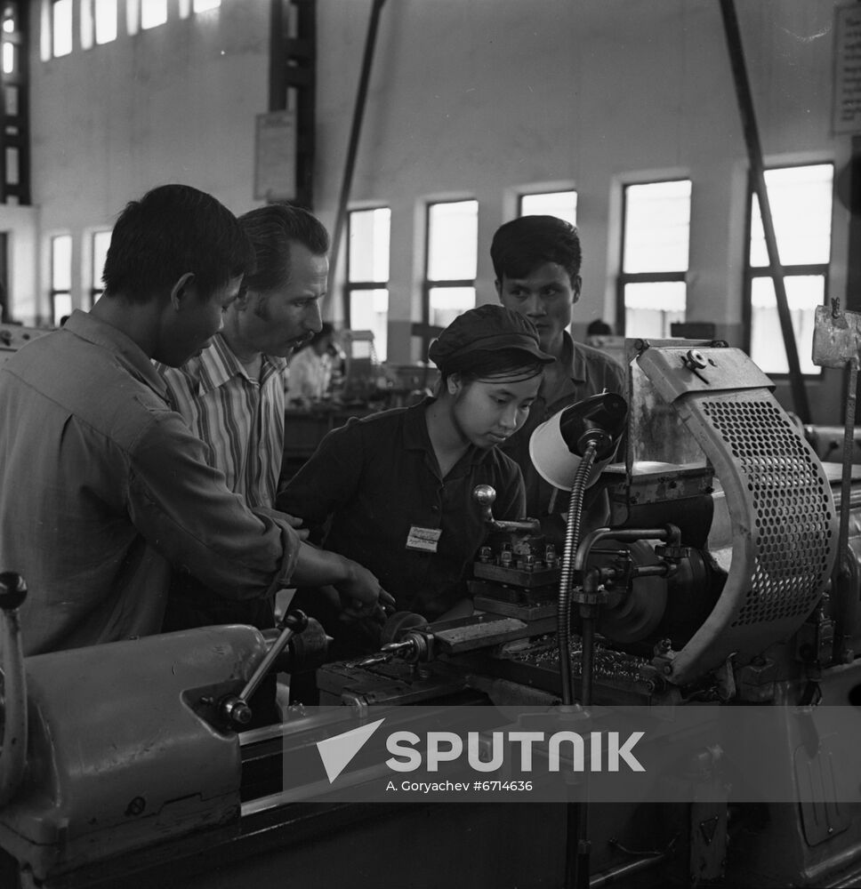Soviet specialists in Vietnam