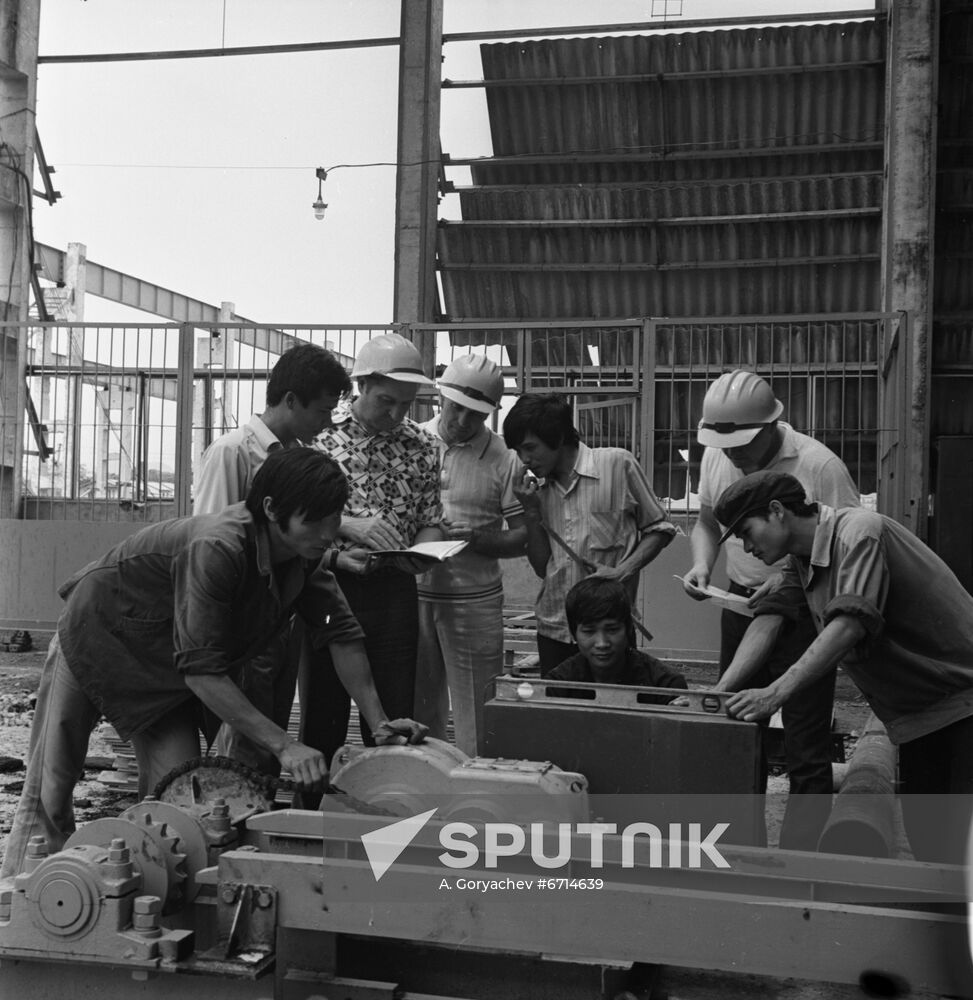 Soviet specialists in Vietnam