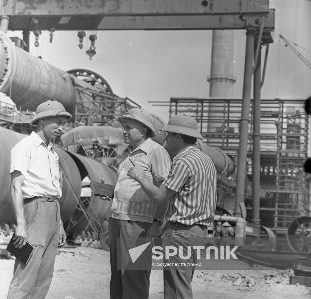 Soviet specialists in Vietnam