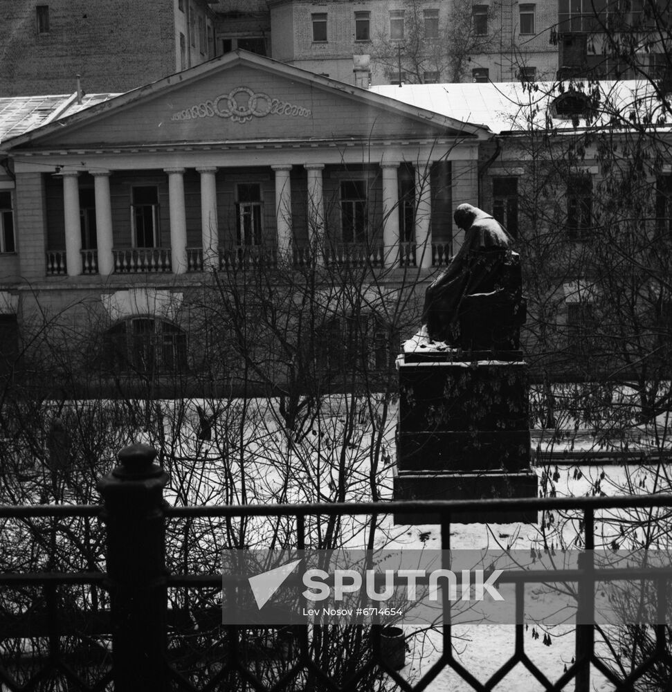 Monument to Gogol on Moscow's Suvorovsky Boulevard