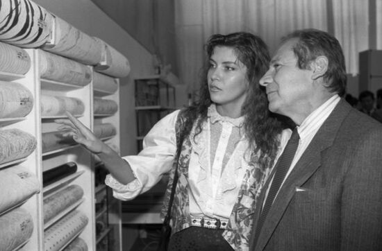 First foreign currency office equipment store in Moscow