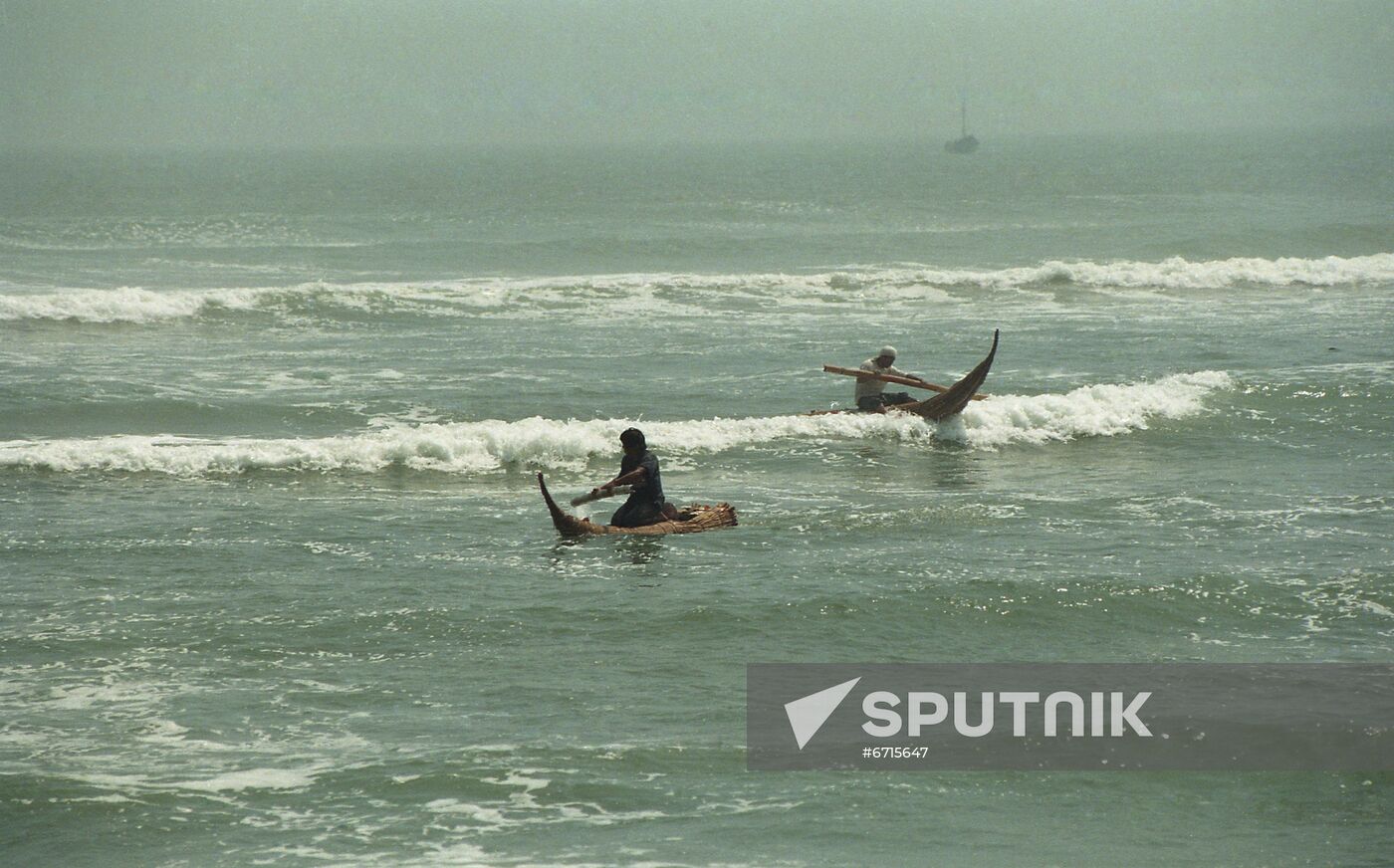 Fishing in reed kayaks in Peru
