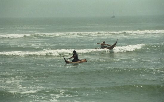 Fishing in reed kayaks in Peru