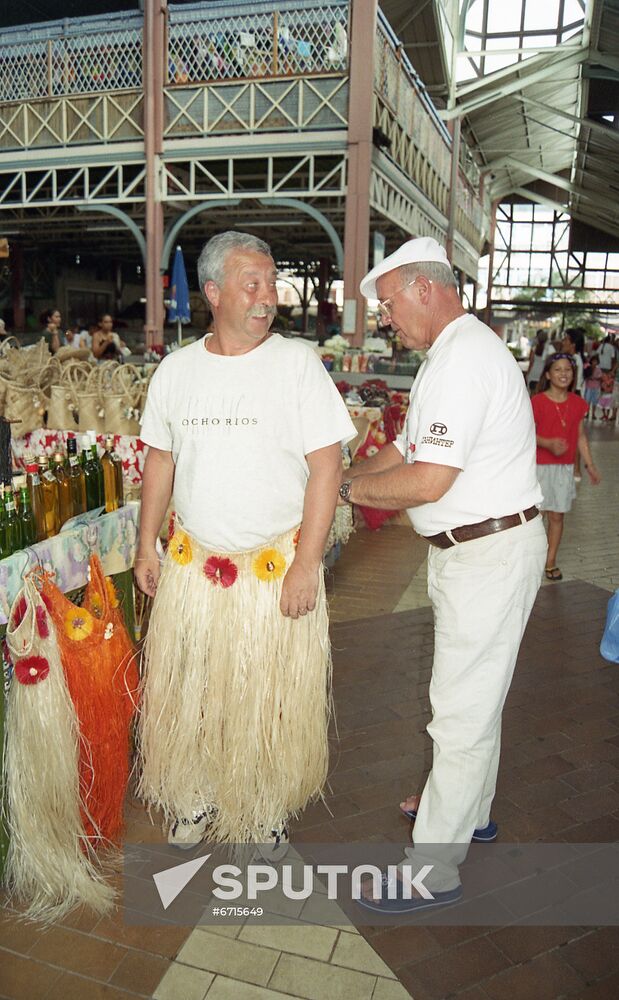 Yury Senkevich and Leonid Yakubovich at Tahiti Island marketplace