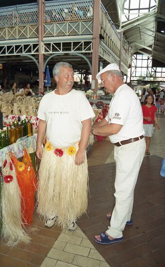 Yury Senkevich and Leonid Yakubovich at Tahiti Island marketplace