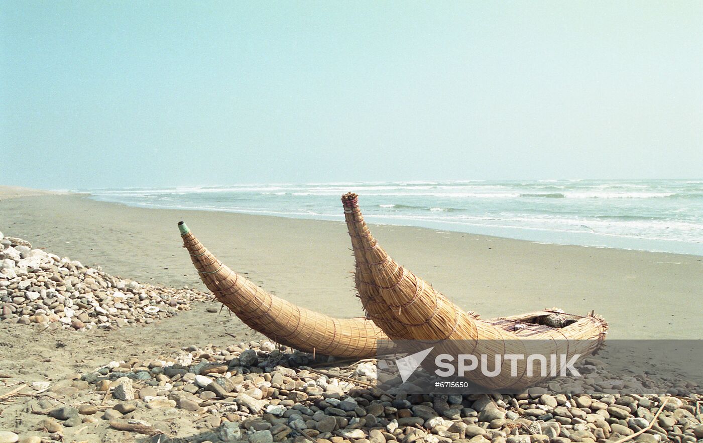 Fishing in reed kayaks in Peru