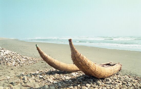 Fishing in reed kayaks in Peru