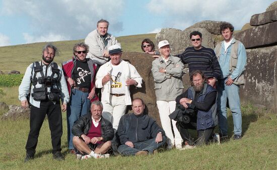 Trip participants with Norwegian seafarer Thor Heyerdahl on Easter Island