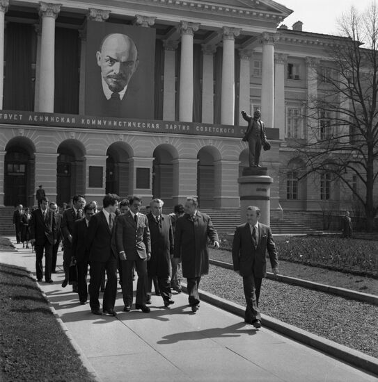 Nicaraguan delegation led by Ortega visits USSR