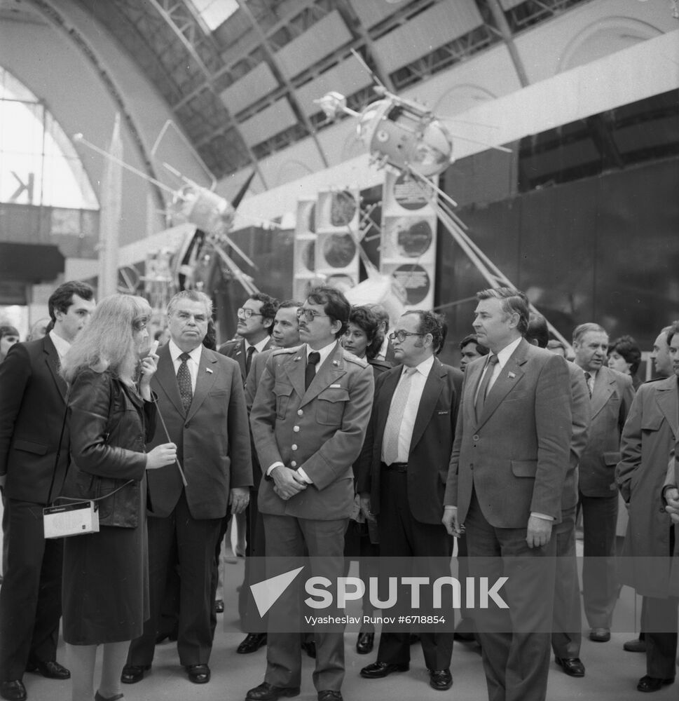 Nicaraguan delegation led by Ortega visits USSR