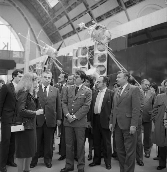 Nicaraguan delegation led by Ortega visits USSR
