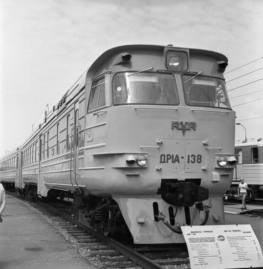 DR1A-138 diesel train