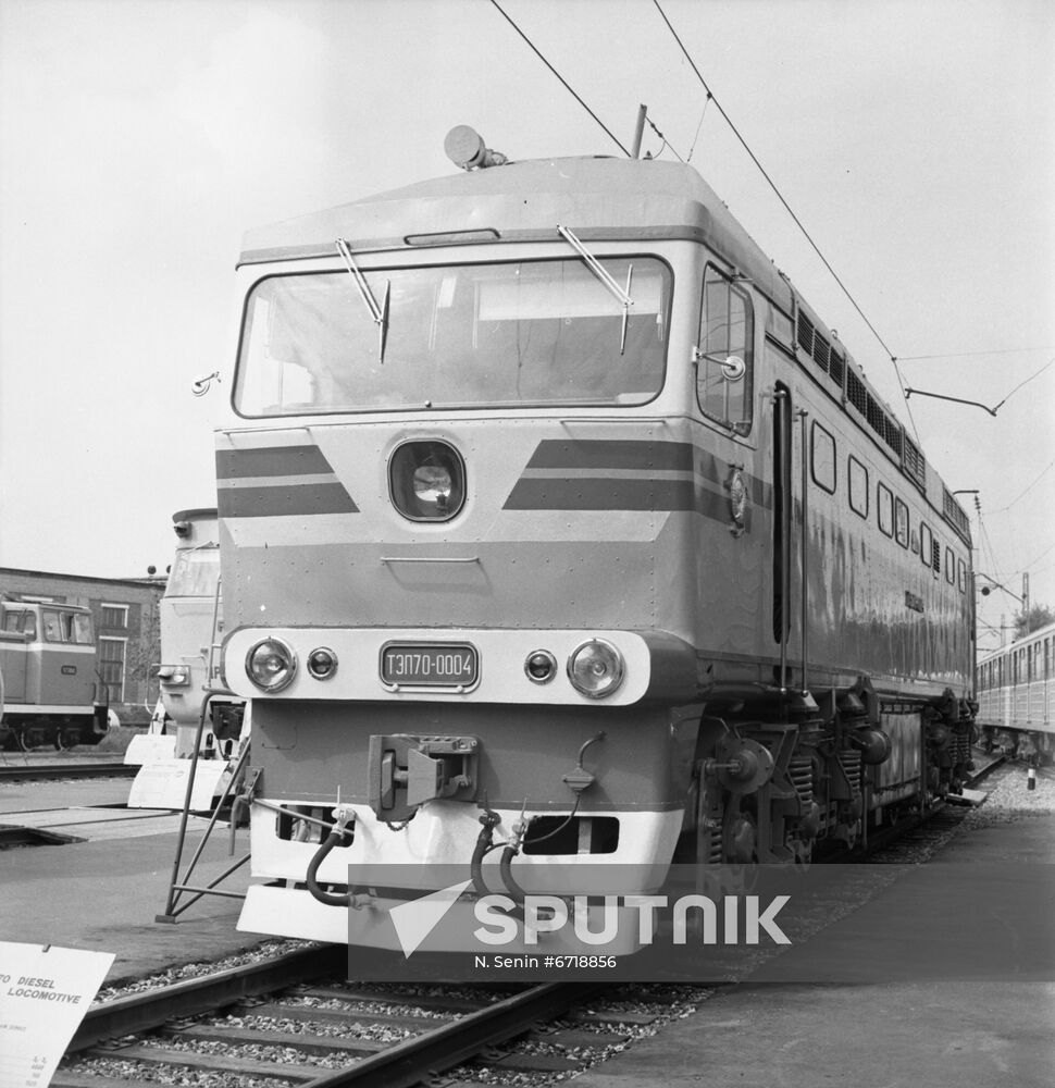 TEP-70 diesel locomotive