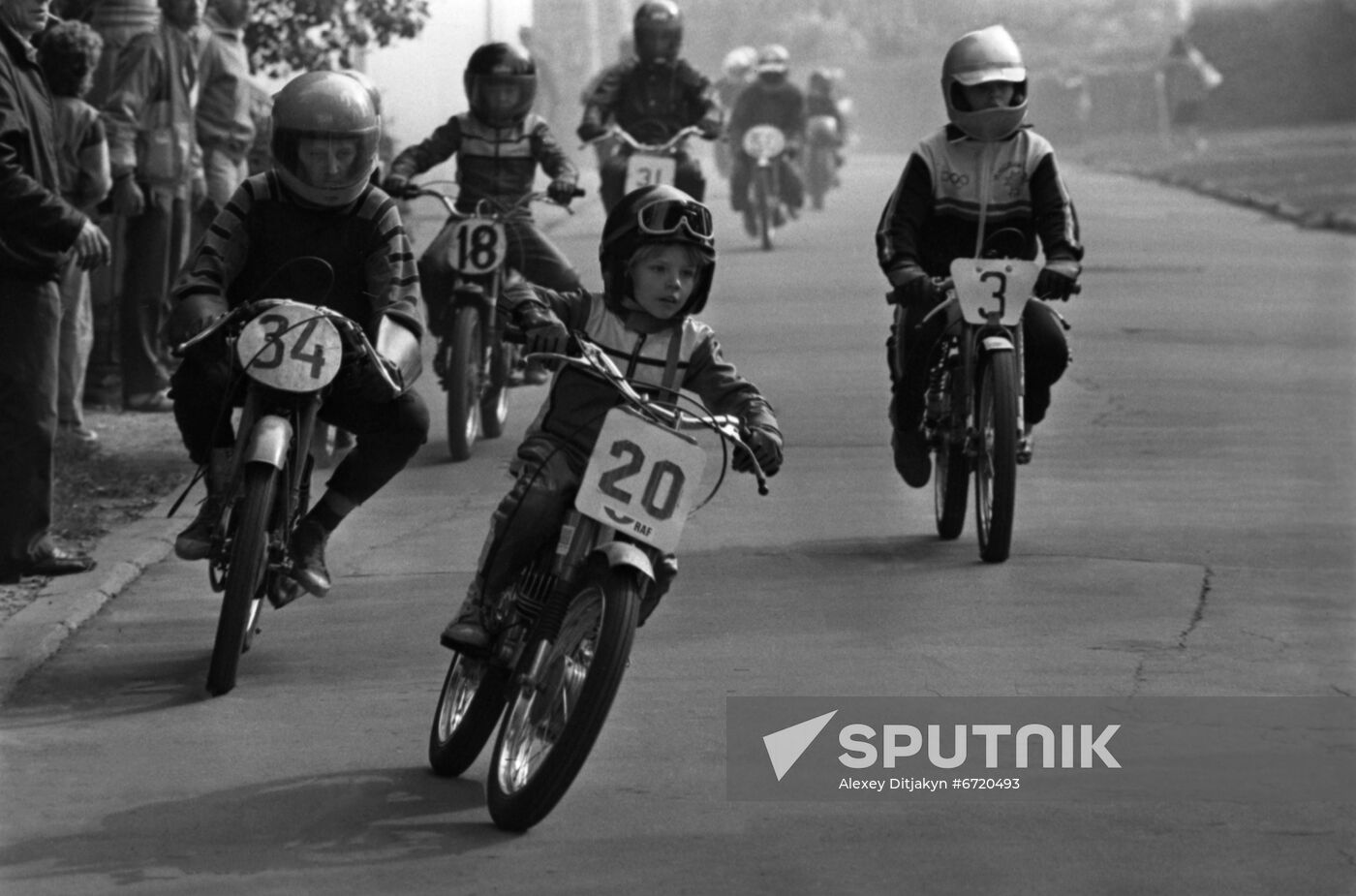 Golden Moped race