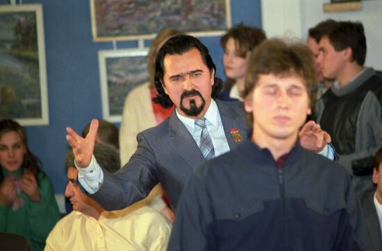 Roundtable discussion at Komsomolskaya Pravda editorial