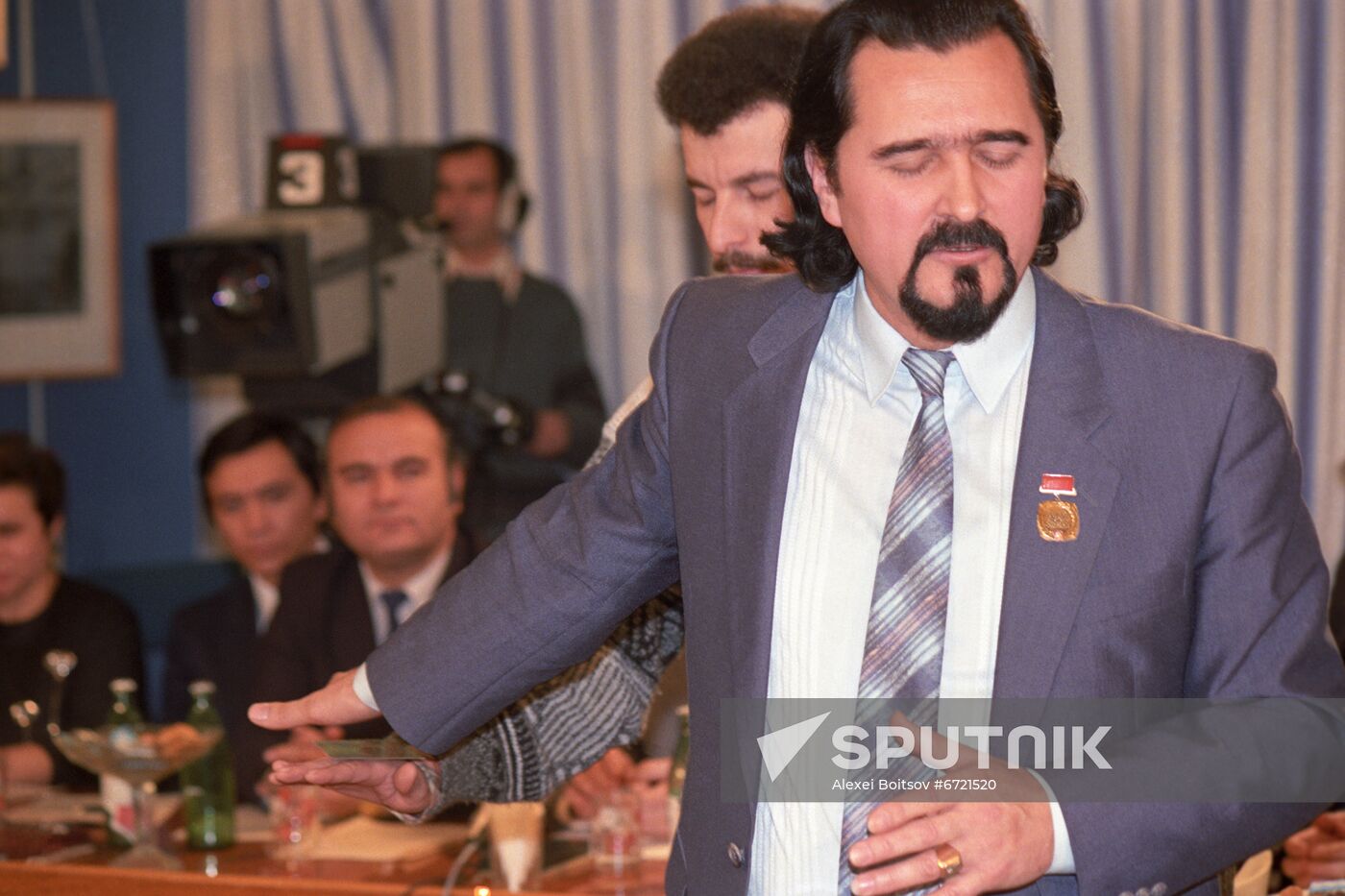 Roundtable discussion at Komsomolskaya Pravda editorial