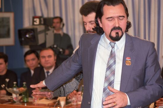 Roundtable discussion at Komsomolskaya Pravda editorial