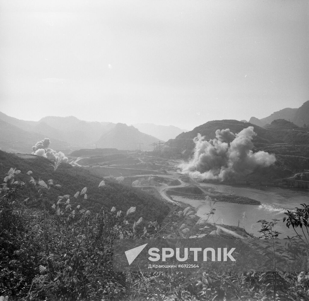 Building Hoa Binh Hydropower Station in Vietnam