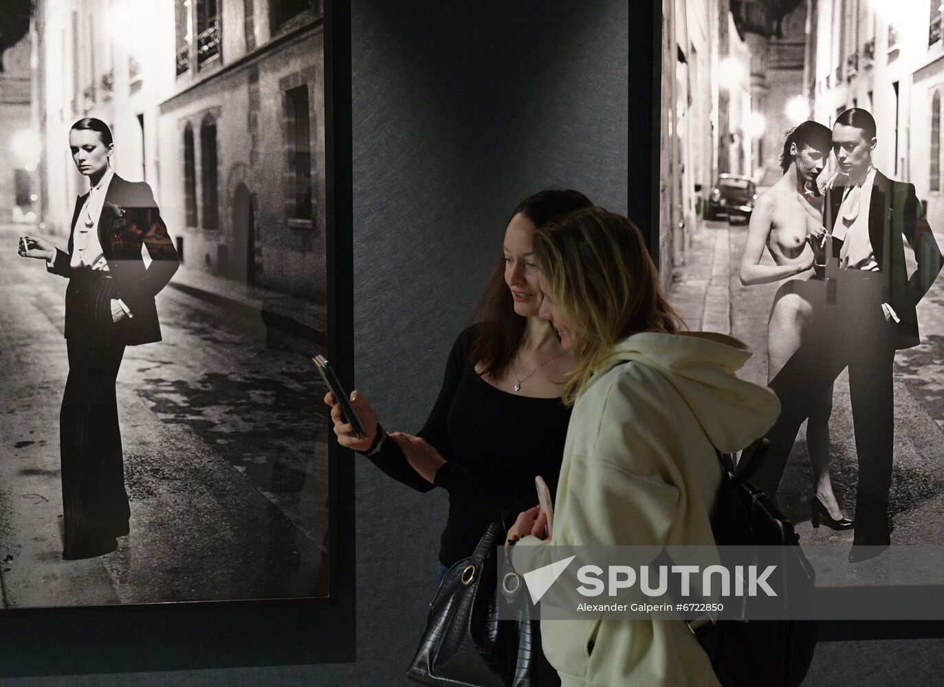 Russia Art Photography Newton Exhibition