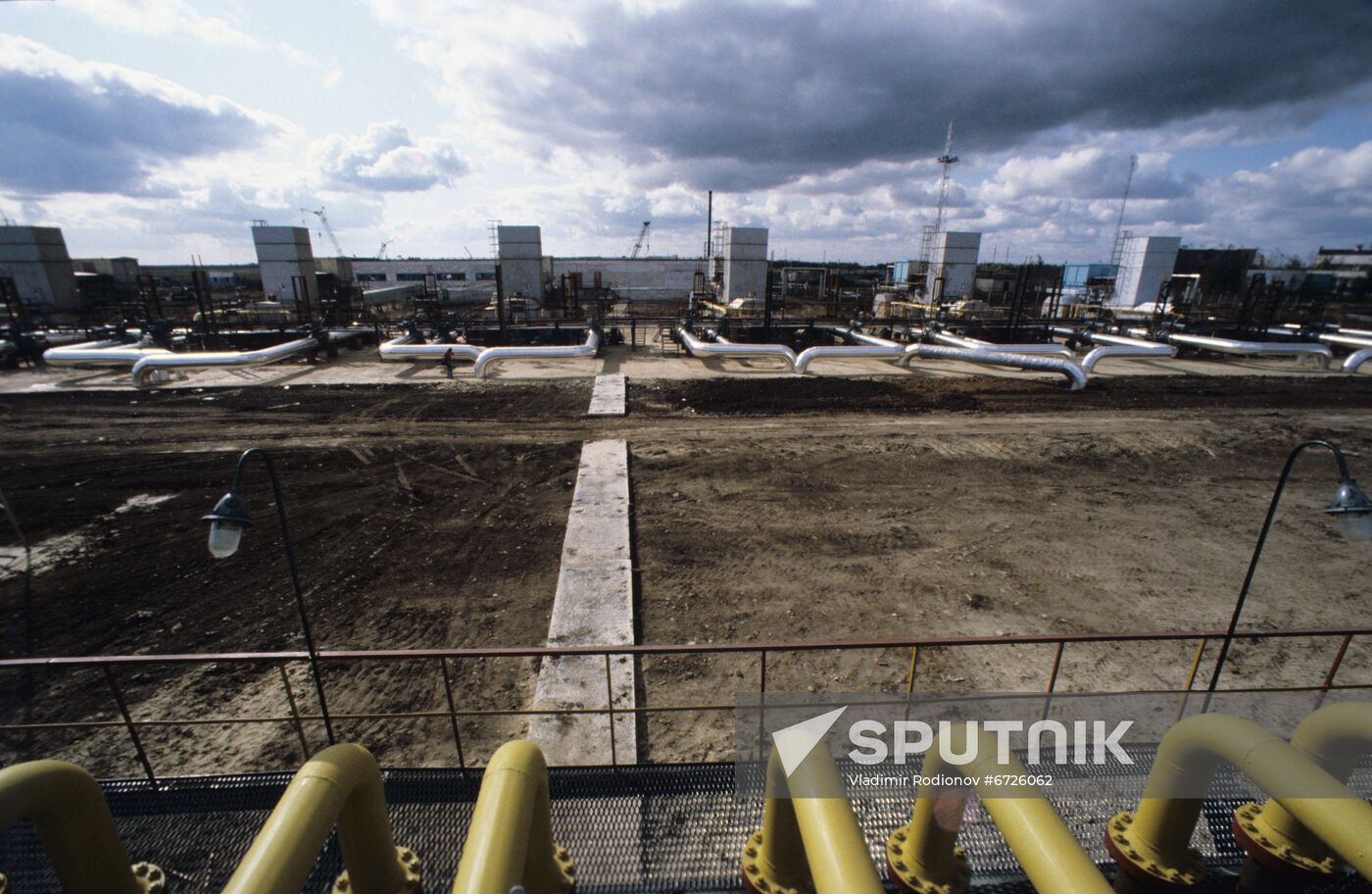 Urengoi-Uzhgorod Pipeline under construction