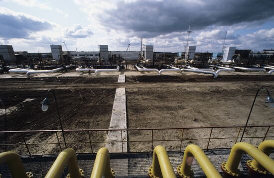 Urengoi-Uzhgorod Pipeline under construction