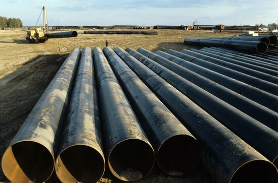 Urengoi-Uzhgorod Pipeline under construction
