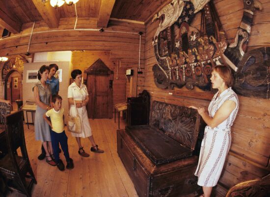 Smolensk Linen Plant worker family