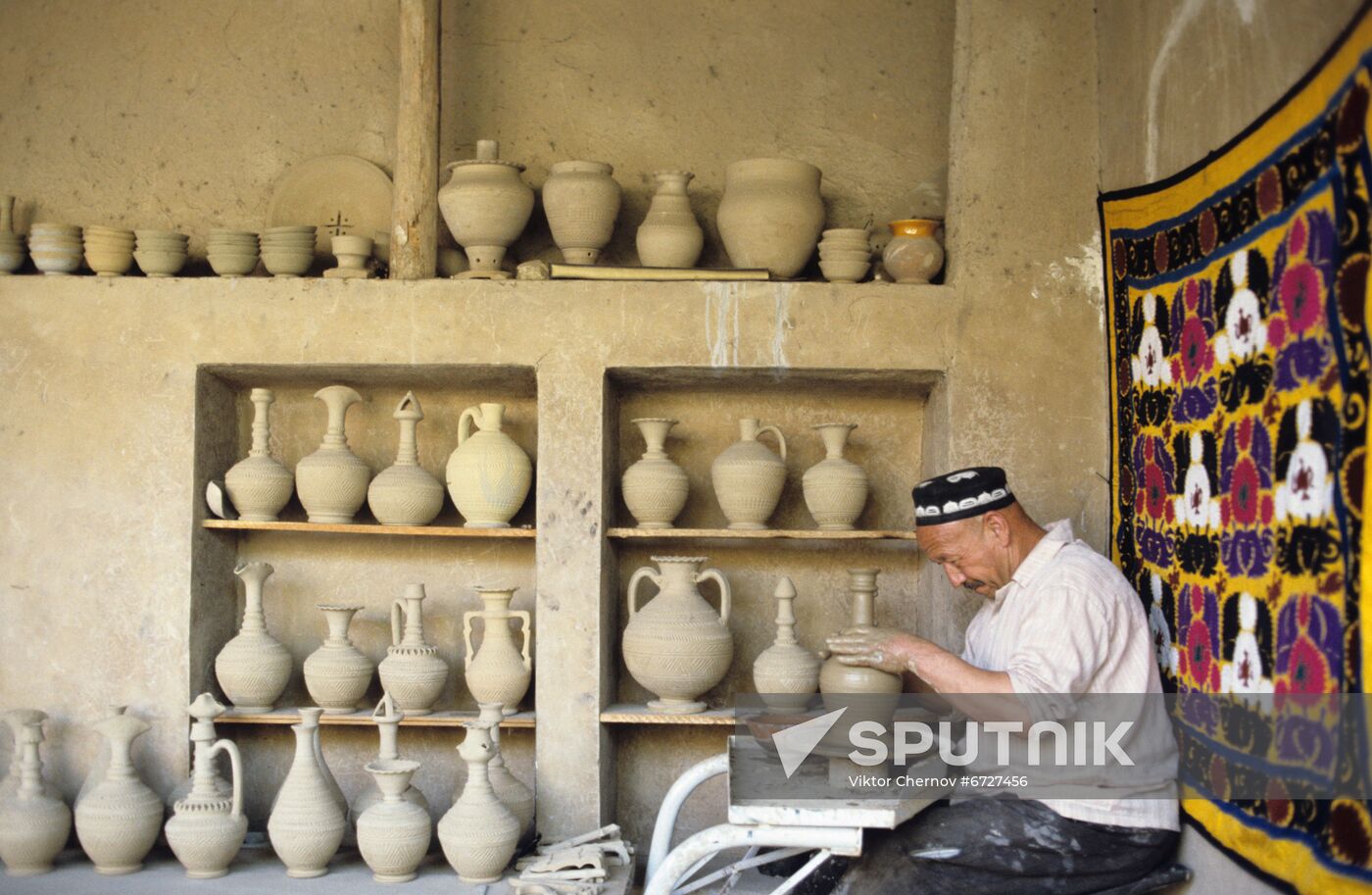 Uzbek crafts