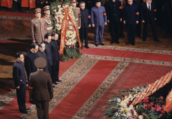 Paying last respects to Leonid Brzezhnev