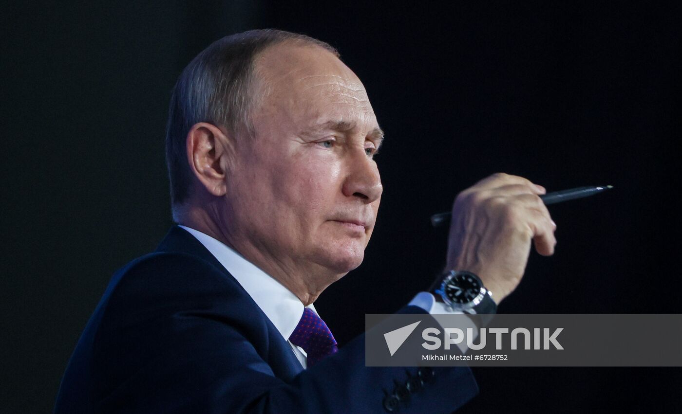 Russia Putin News Conference