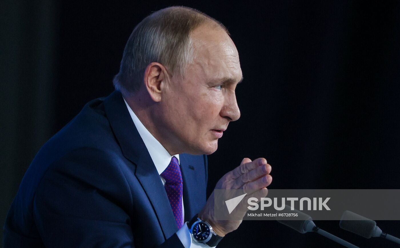 Russia Putin News Conference