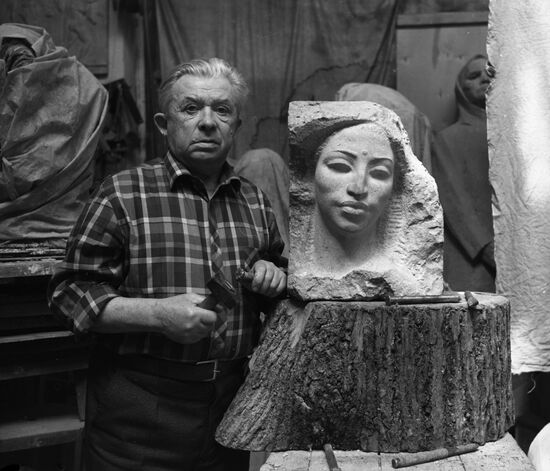 Ukrainian sculptor Nikolai Ryabinin