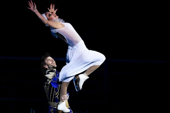Russia Swan Lake Ice Show