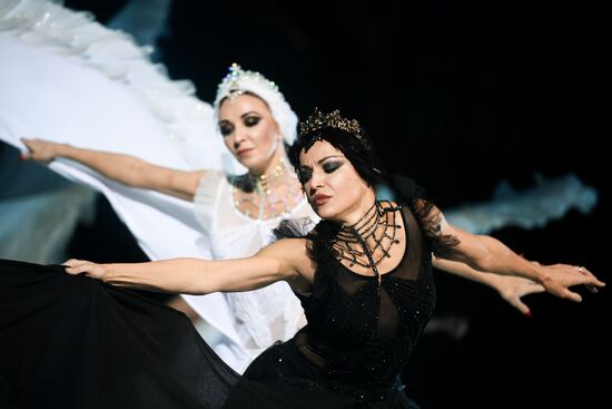 Russia Swan Lake Ice Show