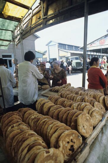 Alai Bazaar marketplace in Tashkent