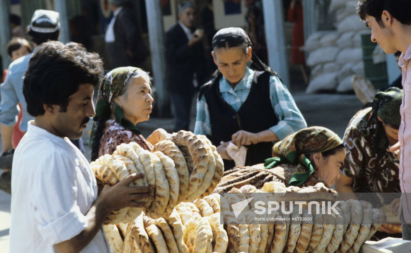 Alai Bazaar marketplace in Tashkent