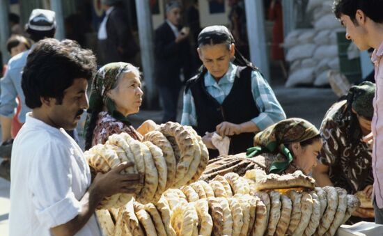 Alai Bazaar marketplace in Tashkent